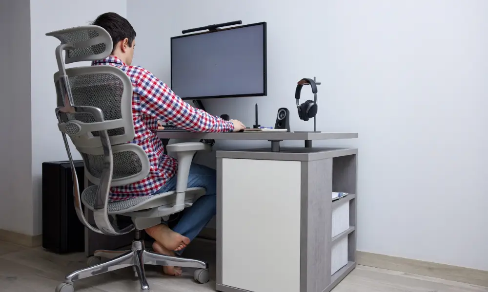 Freelancer planejando finanças e adaptando o desafio das 52 semanas.