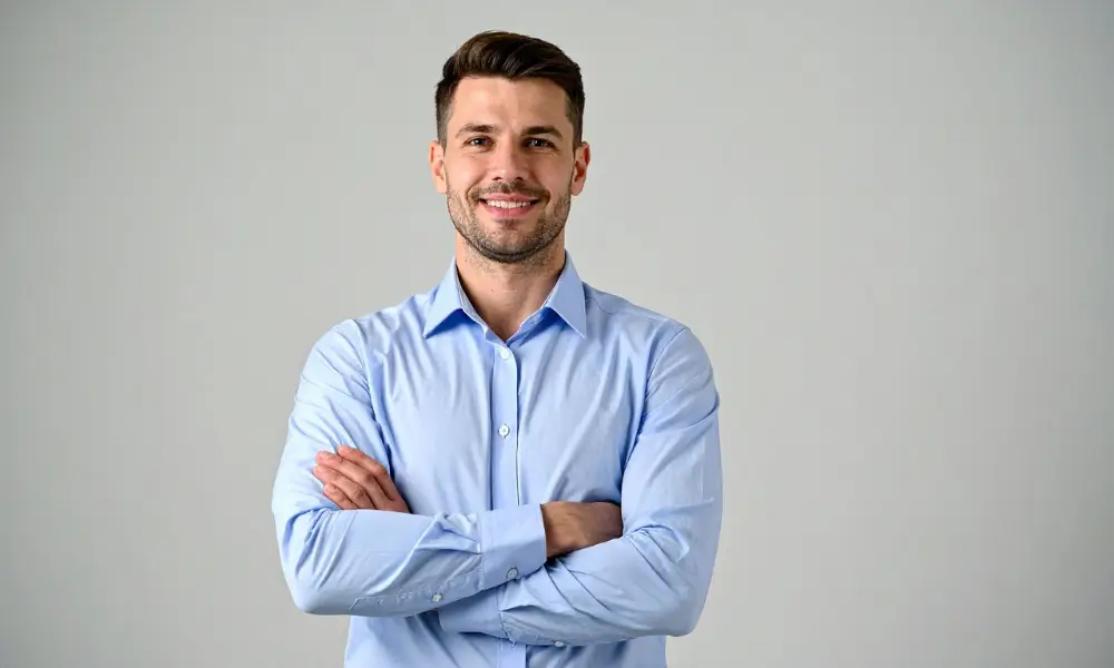 Consumidor preparado com script negociando dívida de cartão pelo telefone.