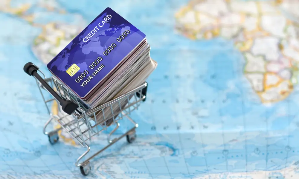 Diferença de pontuação entre cartão de crédito e débito.