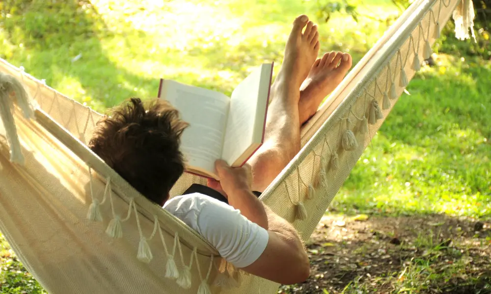 Aproveitando a liberdade financeira e a aposentadoria jovem.