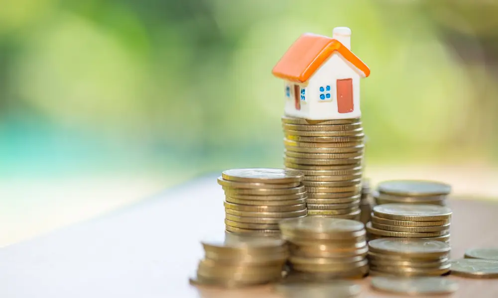 Comparativo financeiro entre comprar imóvel ou investir o dinheiro do aluguel.