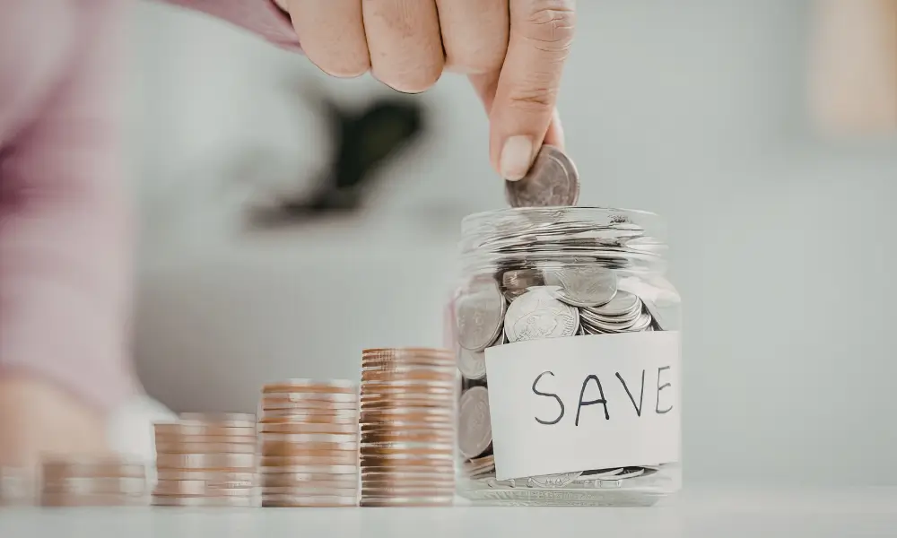 Alocando cada centavo da renda em categorias específicas de despesas.